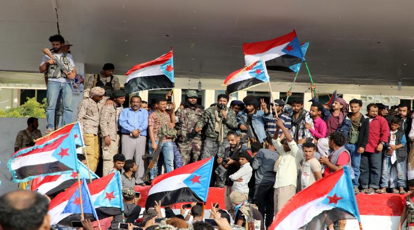 رسانه‌ها: اعلام خودمختاری شورای انتقالی در جنوب یمن و…