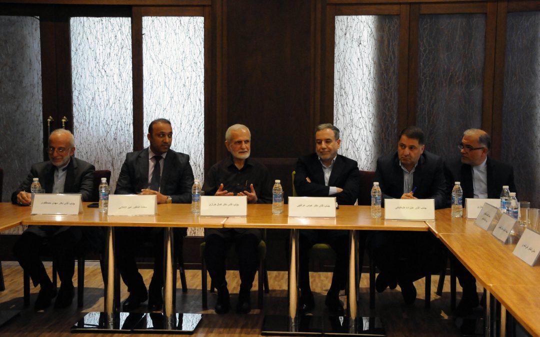 Reunión del Dr. Kharazi con un grupo de figuras académicas de Náyaf