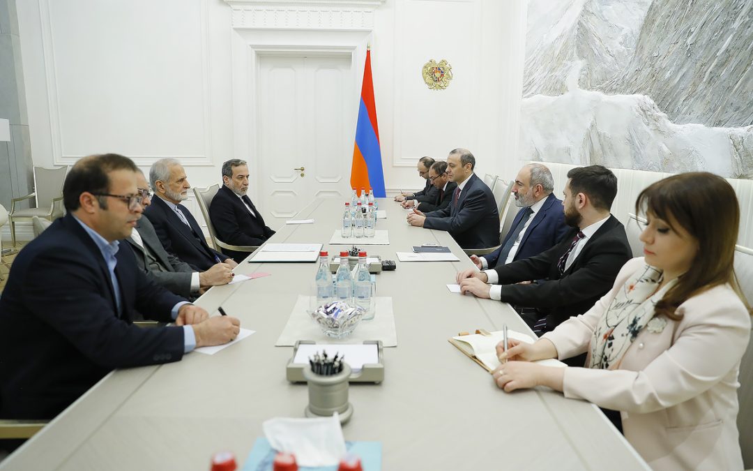 پایگاه اینترنتی نخست وزیری ارمنستان در بیانیه مطبوعاتی خبر داد:رایزنی پاشینیان و دکتر خرازی درباره همکاری سیاسی و اقتصادی ایران و ارمنستان