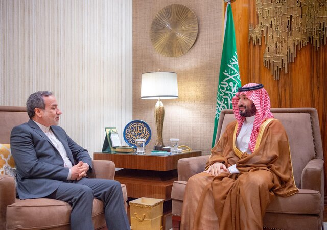 Examining Some Opportunities for Iran’s Cooperation with the Persian Gulf States