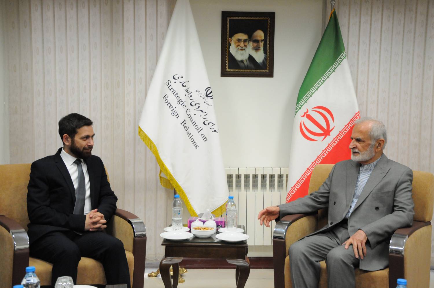 ملاقات واهان گوستانیان معاون وزیر امور خارجه ارمنستان با دکتر خرازی ملاقات واهان گوستانیان معاون وزیر امور خارجه ارمنستان با دکتر خرازی در تاریخ 22 مرداد 1404